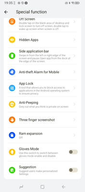 Una ricchezza di funzioni extra. (Fonte: Sergey Tarasov - Notebookcheck)