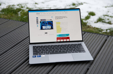 GeekBook X14 Pro - utilizzo all'aperto in condizioni di cielo coperto