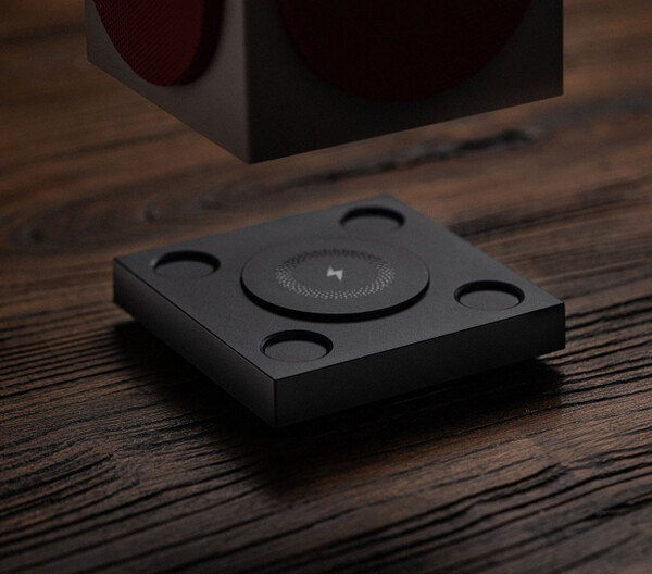 L'altoparlante Retro Cube 2 - N Edition è dotato di un dock di ricarica wireless. (Fonte immagine: 8BitDo)