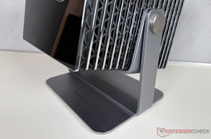 Il supporto per tavolo cardanico, disponibile come opzione, consente un allineamento particolarmente facile