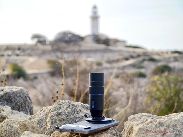 La Vivo X300 Pro con il teleconverter Zeiss durante il viaggio a Cipro e Malta. (Fonte: Alexander Fagot, Notebookcheck)