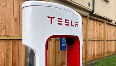 I Supercharger di Tesla continuano ad essere vandalizzati (immagine: KPRC Click2Houston)
