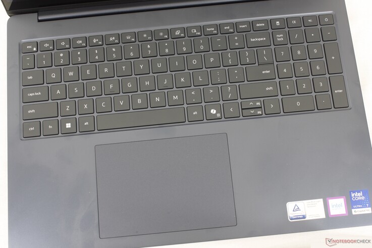 Il feedback dei tasti risulta leggermente più nitido rispetto al Dell 16 Plus, mentre le dimensioni del clickpad rimangono pressoché invariate a 13 x 9 cm