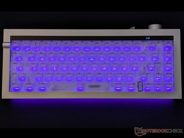 Retroilluminazione impostata sul viola.