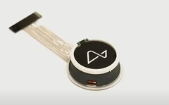 L'impianto N1 di Neuralink si carica induttivamente. (Fonte: Neuralink)