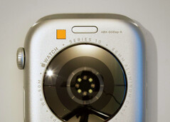 Recenti foto mostrerebbero un prototipo di Apple Watch Series 10 con un sensore aggiuntivo. (Fonte immagine: @StellaFudge)