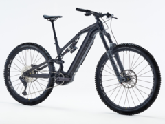 La Decathlon Rockrider E-FEEL 900S Team Edition è una eMTB a sospensione integrale. (Fonte: Decathlon)