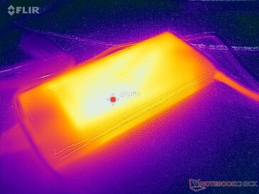 L'adattatore CA può raggiungere oltre 47 C quando si utilizzano carichi impegnativi per lunghi periodi