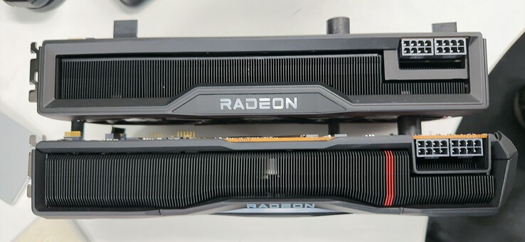 GPU RX 7900 (in basso) vs RX 6950 XT (in alto). (Fonte: @9550pro su Twitter)