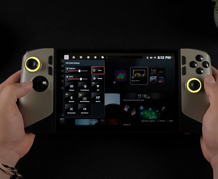 Il PC portatile da gioco MSI Claw 8 AI mostra l'esperienza Windows 11 Xbox Full-Screen con il pannello MSI Quick Settings aperto, che evidenzia i controlli di alimentazione e luminosità. (ETA Prime via YouTube)