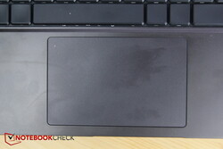 Il touchpad con interruttore ad angolo (in alto a sinistra)