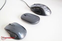 Dal basso verso l'alto: Mouse Bluetooth Noname, Logitech MK470, MX518 classico consumato