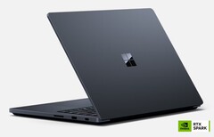 Surface Laptop Ultra. Microsoft vuole che gli utenti di MacBook Pro passino a questo laptop.
