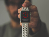 Un Apple Watch con watchOS 8.5 può ora essere recuperato da un iPhone vicino. (Fonte immagine: Daniel Cañibano - modificato)