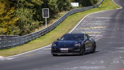 Il prototipo Porsche Taycan distrugge il tempo di pista al Nürburgring della Tesla Model S Plaid (Fonte: Porsche)