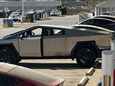 Impronte digitali e macchie potrebbero essere un problema per gli acquirenti del Cybertruck di Tesla. (Fonte: @BobbyEParody su X)