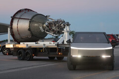 Le capacità di traino del Cybertruck sono state mostrate in anteprima alla base stellare di SpaceX in Texas. (Fonte: Stargazer su YouTube)