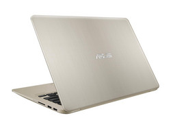 Recensione: Asus VivoBook S14 S410UQ. Modello fornito da Computer Upgrade King. Usate il codice NBC10 per uno sconto di $10.