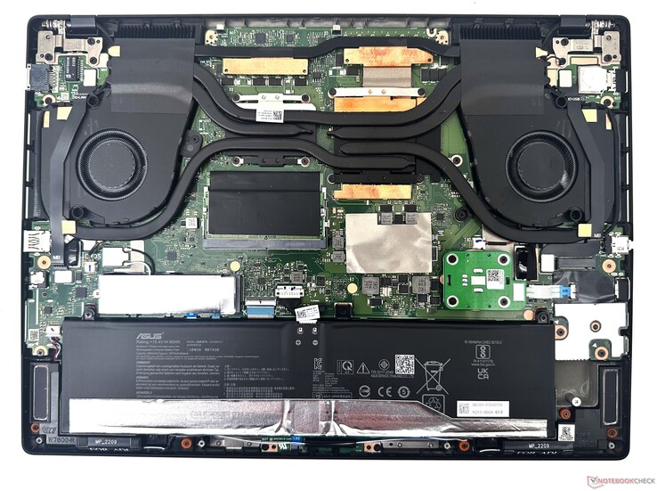 Interno di Asus ProArt StudioBook 16