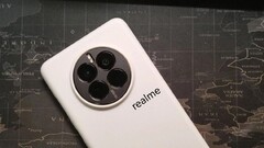 Una fuga di notizie sul design di Realme GT5 Pro. (Fonte: Xiaoyu Review via Weibo)