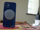 Il nuovo caricatore wireless 15. (Fonte: Notebookcheck)