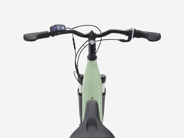 La bicicletta ibrida elettrica Decathlon Rockrider E-ACTV 100 con telaio basso, in verde mandorla