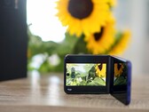La batteria del Razr 70 Ultra deve adattarsi a uno spazio ridotto, ma garantisce comunque un'autonomia soddisfacente.
