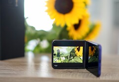 La batteria del Razr 70 Ultra deve adattarsi a uno spazio ridotto, ma garantisce comunque un'autonomia soddisfacente.