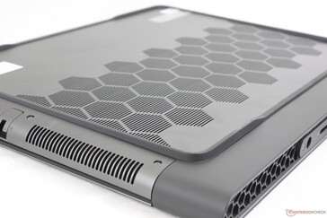 Griglie di ventilazione a esagono unico condivise tra i modelli Alienware