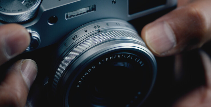 L'obiettivo primario con controlli manuali è essenziale per il fascino della X100V (Fonte: Fujifilm)