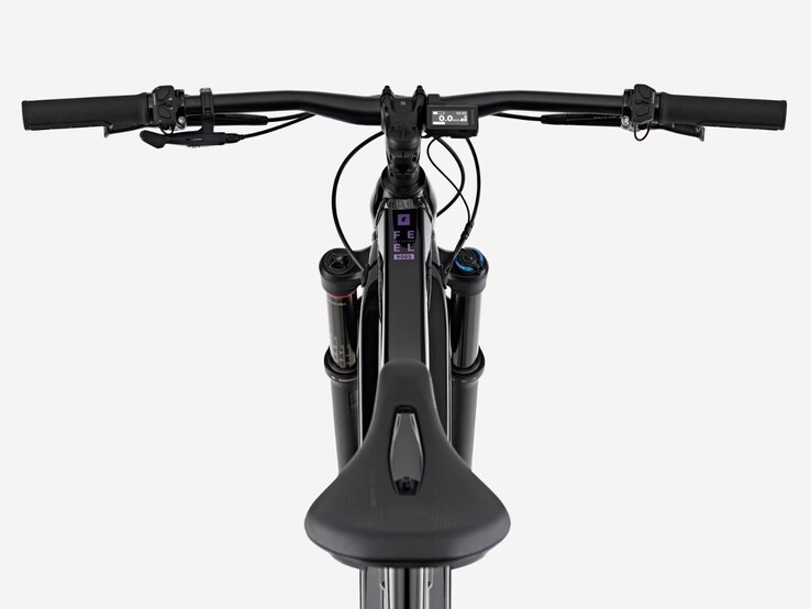 La nuova e-bike nera Decathlon E-FEEL 900 S