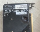 Piastra posteriore fusa di una GPU EmTek StormX Dual RTX 4060 Ti. (Fonte immagine: utente_634494 su Quasar Zone)
