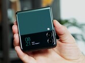 Il display di copertura di Galaxy Z Flip dovrebbe finalmente superare i 2 pollici con il quarto modello. (Fonte immagine: CNET)