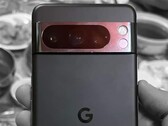 Sono trapelate immagini dal vivo del Google Pixel 8 Pro in vista del lancio del 4 ottobre. (Fonte: Facebook - modificato)