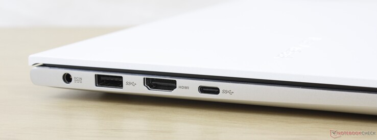 A sinistra: adattatore AC, USB-A 3.2 Gen. 1, HDMI 1.4, USB-C 3.2 Gen. 1 (No Power Delivery o DisplayPort)