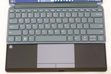 Se la tastiera è posizionata lungo il bordo superiore, il clickpad virtuale e i tasti del mouse vengono visualizzati automaticamente