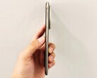 Huawei Mate 70 Air è più spesso di circa un millimetro rispetto all'iPhone Air Apple. (Fonte immagine: @Rodent950)
