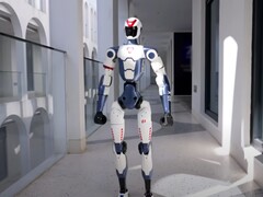 La Unitree R1 sarà disponibile a partire da 5.900 dollari, il che la rende potenzialmente interessante per gli utenti privati. (Fonte: Unitree via YouTube)