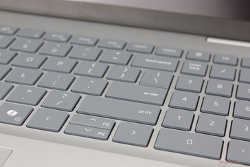 Il nuovo tastierino numerico sfrutta lo spazio sprecato sul modello Inspiron 16 Plus 7640 dello scorso anno