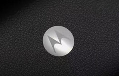 L'Edge 50 Pro si basa sul design del suo predecessore con un alloggiamento della fotocamera più grande ma più sottile. (Fonte: Motorola)