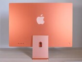Dopo che sono emersi i rapporti sugli iMac storti, Macrumors ha notato che anche la sua unità in prova presentava il difetto. (Immagine: Macrumors)