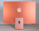 Dopo che sono emersi i rapporti sugli iMac storti, Macrumors ha notato che anche la sua unità in prova presentava il difetto. (Immagine: Macrumors)