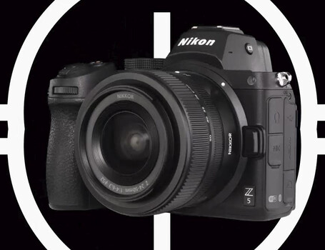 La Z5 di Nikon è dotata di tutti gli ingressi e le uscite necessari per iniziare a fotografare e a fare video. (Fonte: Nikon)