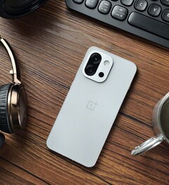 Il modello OnePlus 13T ha solo due fotocamere posteriori, ma questo potrebbe cambiare nel modello 15T. (Fonte: Flying Bun su Weibo)