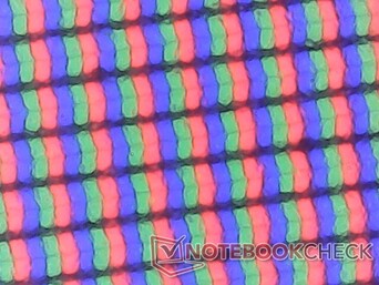 Il pannello opaco è solo leggermente più granuloso di un'alternativa lucida o OLED