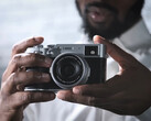 La Fujifilm X100V è diventata una leggenda nella comunità fotografica, nonostante il suo status di unobtanium a causa della produzione limitata. (Fonte: Fujifilm)