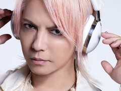 Avoit presenta le cuffie WA-J1 a triplo driver in collaborazione con il cantante J-Pop Hyde. (Fonte: Avoit)