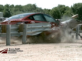 La Model 3 sfonda il guardrail in un crash test (credito immagine: TTI)