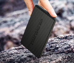 Il Core Power Bank S è sottile quasi quanto l’iPhone Air di Apple.