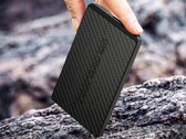Il Core Power Bank S è sottile quasi quanto l’iPhone Air di Apple.